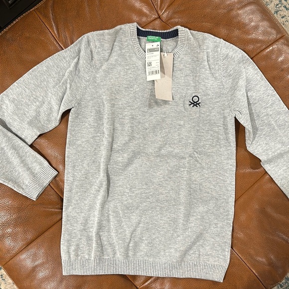BNWT Benetton Crew Neck Sweater Gray with navy logo boys or girls - Picture 1 of 4